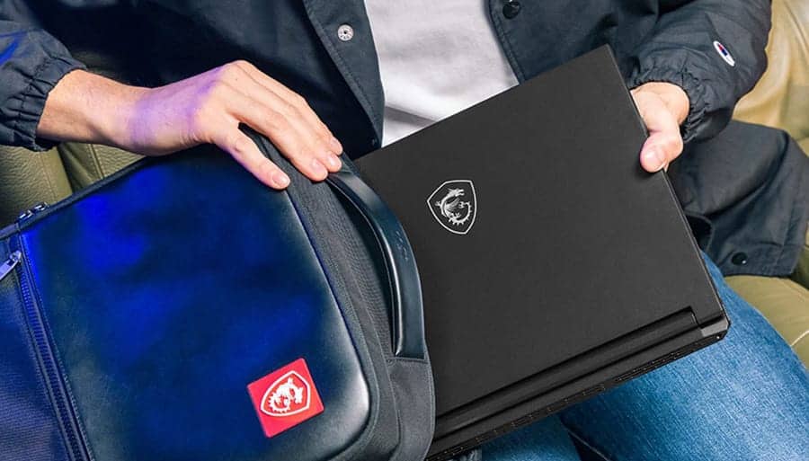 High-performance gaming laptop in a black design with MSI logo and gaming backpack, ideal for gaming enthusiasts and Esports professionals.