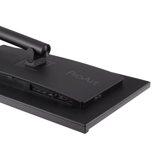 Close-up van de ASUS ProArt PA328QV monitor met verstelbare arm, gericht op de professionele beeldkwaliteit en connectiviteit voor creatieve professionals.