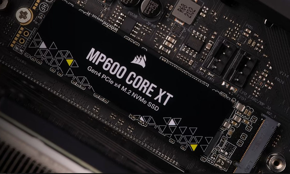 Corsair MP600 Core XT 1TB NVMe M.2 SSD met PCIe Gen4 x4 voor snelle gegevensoverdracht. Ideaal voor gaming en high-performance PC-builds.