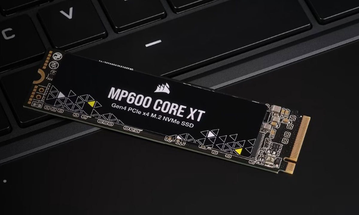 Corsair MP600 Core XT 1TB NVMe M.2 SSD met PCIe Gen4 voor snelle gegevensoverdracht. Geschikt voor gaming en high-performance computers.