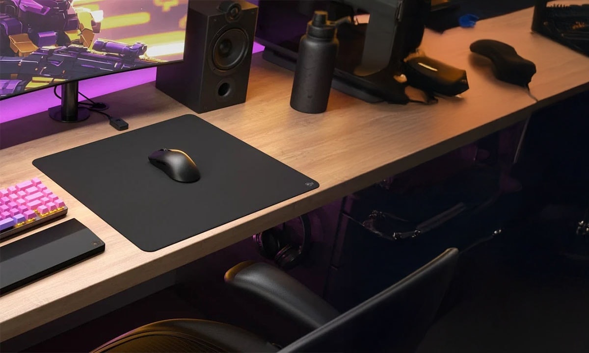 Antislip rubberen muismat van 41x46cm, 3mm dikte, witte kleur, ideaal voor gaming en kantoor. Biedt stevige grip en comfort tijdens gebruik, perfect voor een stabiele en soepele muisbeweging.