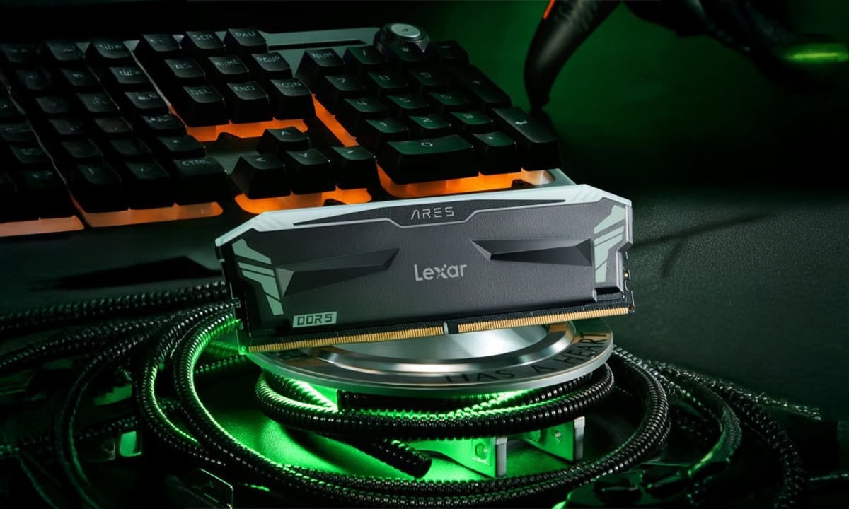 RGB-verlichte Lexar Ares 32GB DDR5 RAM modules met heatsink, geschikt voor gaming en high-performance systemen, compatibel met Intel XMP 3.0 en AMD EXPO.