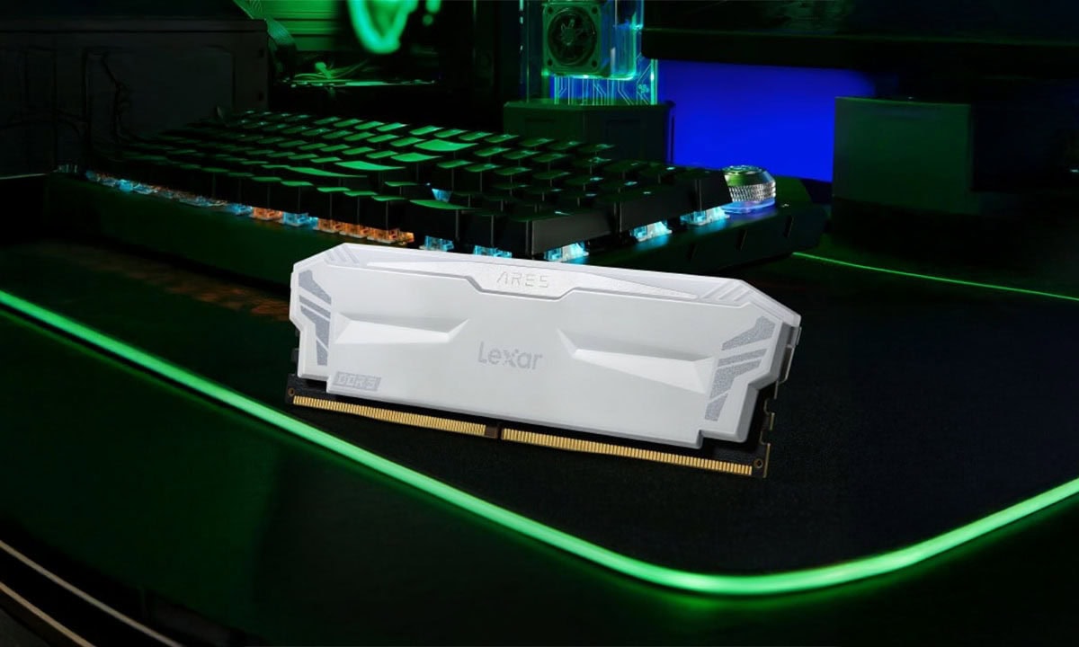 Moderne Lexar Ares RGB 32GB DDR5 geheugenmodule met RGB-verlichting, geschikt voor gaming en high-performance PC's.