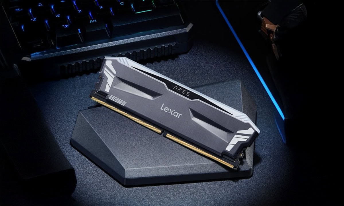 Hoge prestaties Lexar Ares RGB 32GB DDR5 geheugenmodule met zwart heatsink, geschikt voor gaming en high-performance systemen.