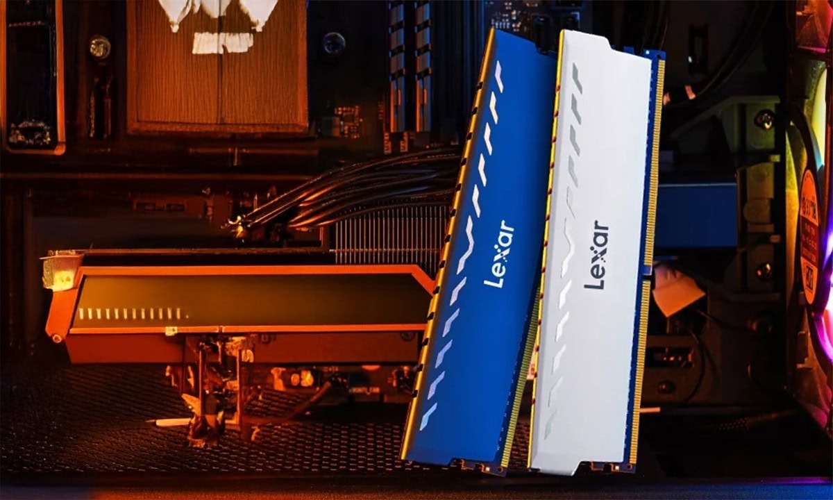 Dual Lexar THOR 32GB DDR4 RAM modules in donkergrijze kleur, geschikt voor high-performance gaming en computer upgrades.