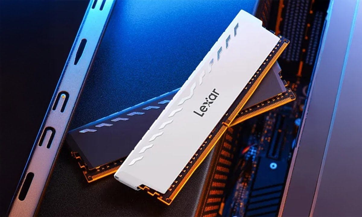 Dual Lexar THOR 32GB DDR4 RAM modules in donkergrijze kleur, geschikt voor high-performance gaming en computer upgrades.