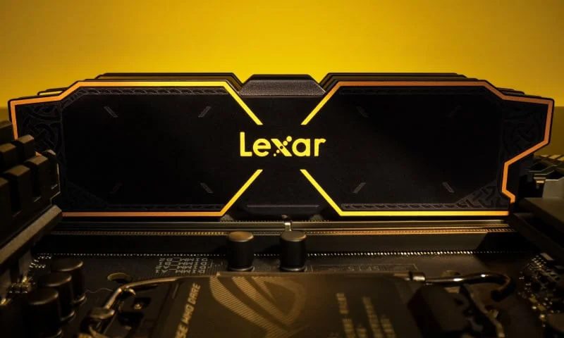 Lexar Thor OC 16GB DDR5 RAM modules met RGB-verlichting, ontworpen voor high-performance gaming en overklokken, compatibel met Intel XMP 3.0 en AMD EXPO voor optimale snelheid.