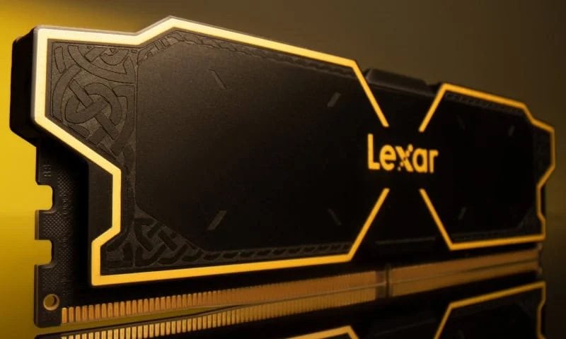 Lexar Thor OC 16GB DDR5 RAM module met zwart en goud ontwerp, geschikt voor high-performance gaming en overklokken.
