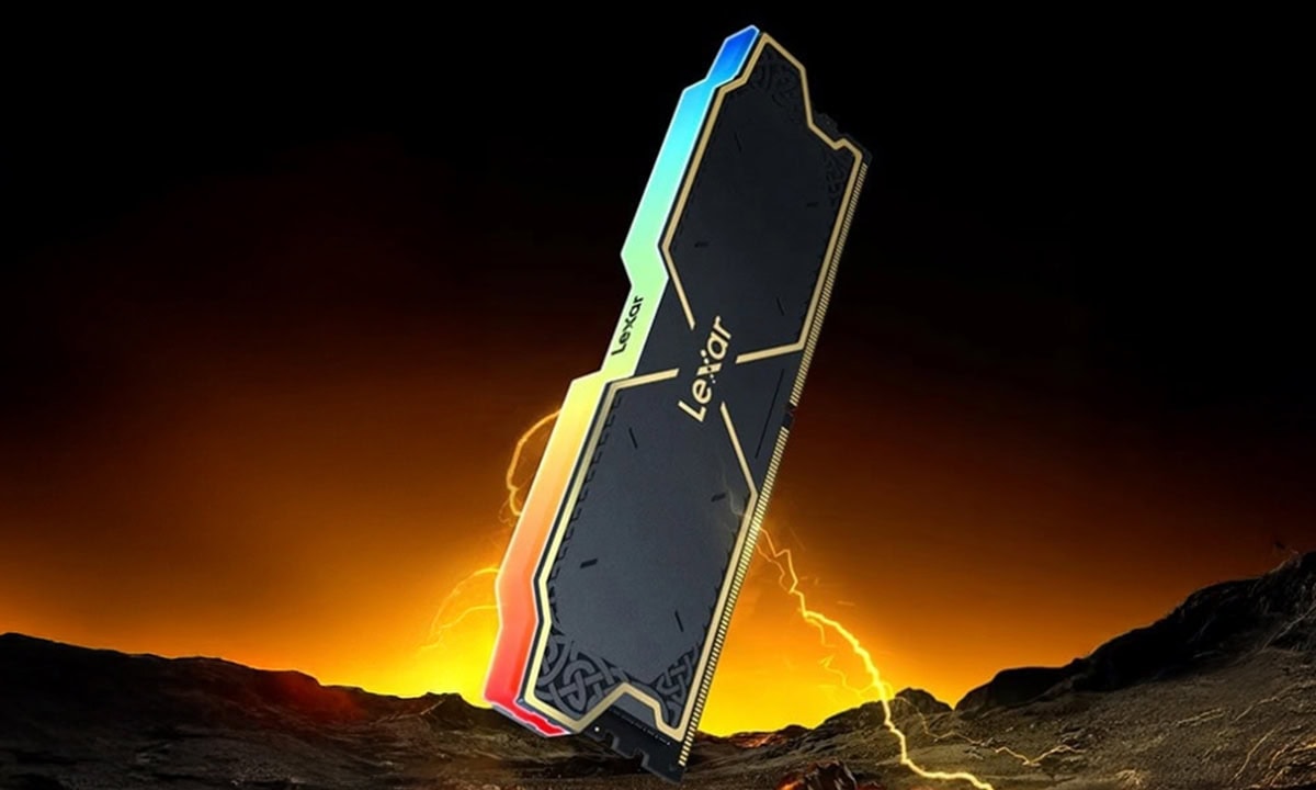 Dual Lexar Thor RGB 32GB DDR5 RAM modules met RGB-verlichting, ontworpen voor gaming en high-performance PC-builds, met een zwart heatsink en ondersteuning voor Intel XMP 3.0 en AMD EXPO.