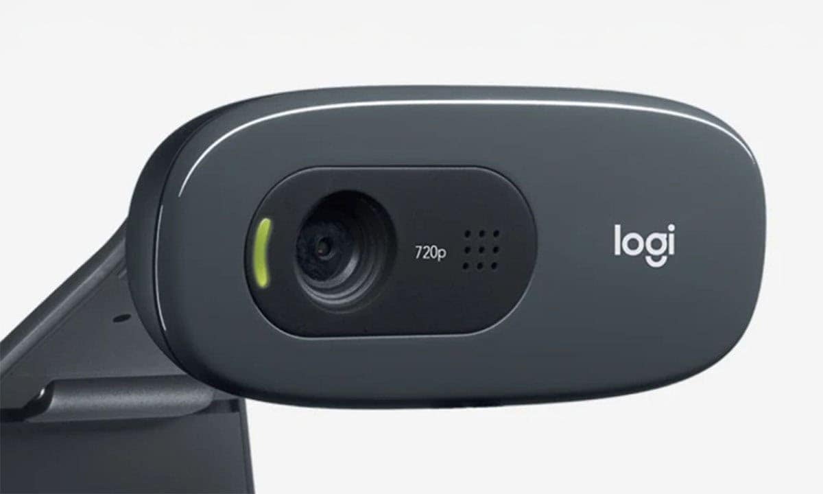 Logitech C270 HD webcam met microfoon, 720p video, 30 FPS, ideaal voor online vergaderingen en streaming.