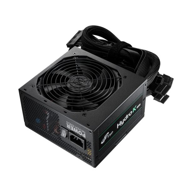 Gezicht op een betrouwbare gaming voeding met koelventilator en kabels voor krachtige computerprestaties.