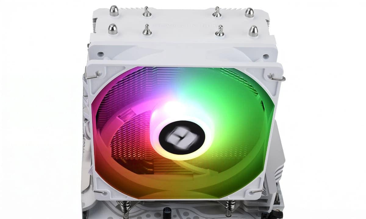 ARBG-verlichte CPU-koeler met wit ontwerp en 4x6mm heatpipes.