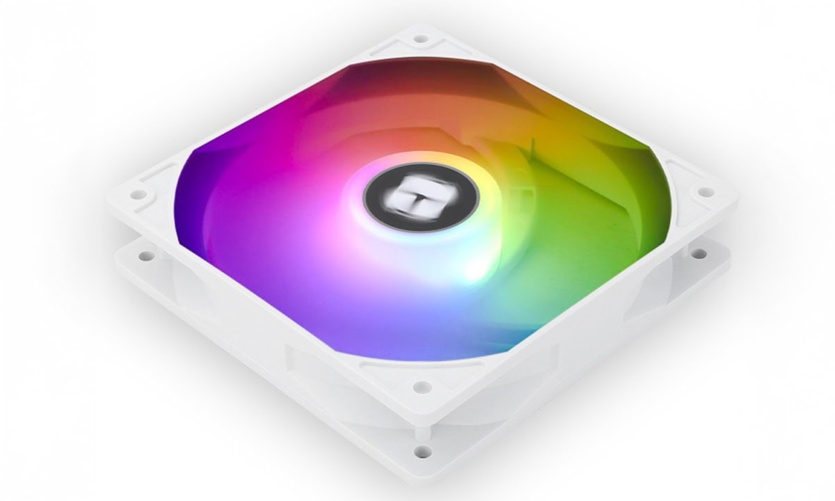 ARBG-verlichte CPU-koeler met wit frame en kleurrijk verlichtingspatroon.