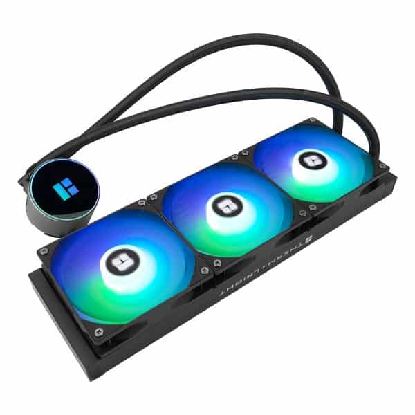Een high-performance waterkoeler met RGB-verlichte cooling fans en digitale controlunit voor optimale temperatuurregeling, perfect voor gamers en tech-liefhebbers.