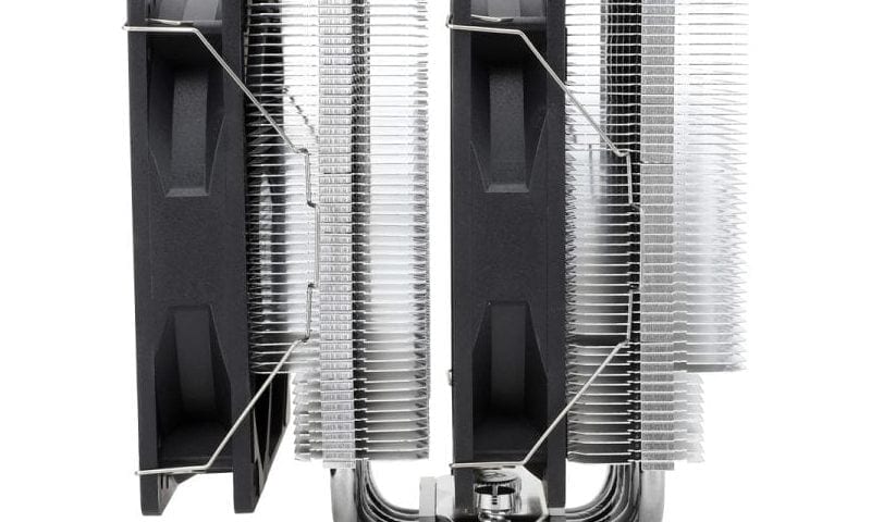 Close-up van de Thermalright Peerless Assassin 120 SE ARGB luchtkoeler met 6×6mm heatpipes, geschikt voor AMD en Intel systemen, met ARGB-verlichting.