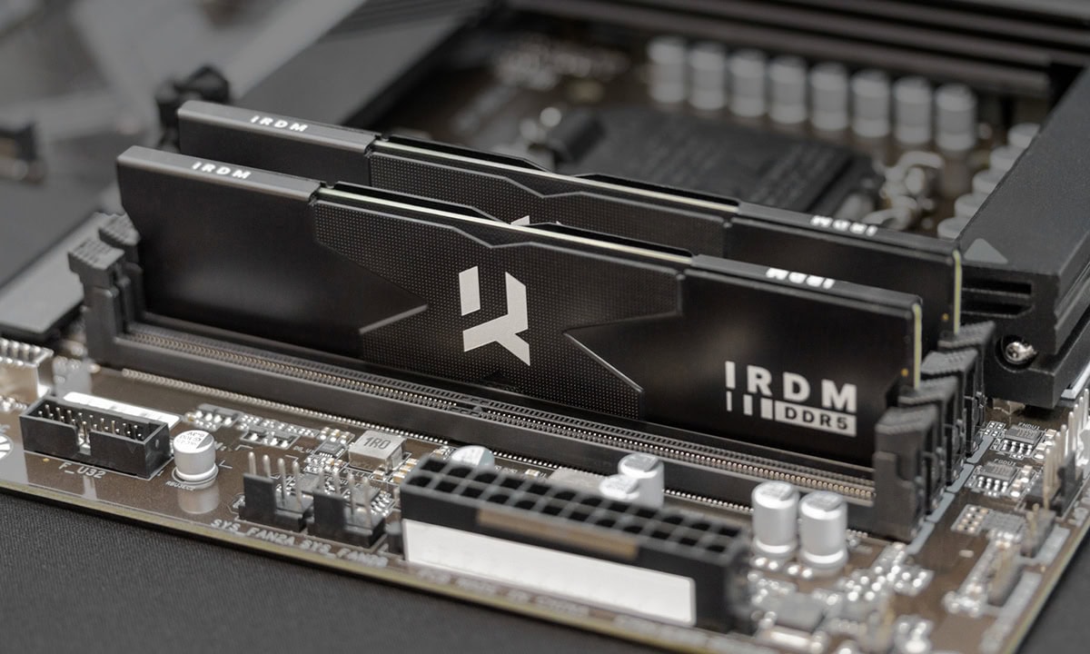 Hoogwaardige IRDM 16GB DDR5 RAM module voor gaming en high-performance computers, compatibel met Intel XMP 3.0 en AMD EXPO voor optimale snelheid en stabiliteit.