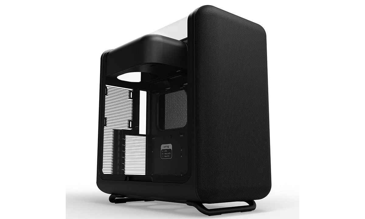 Zwarte HYTE X50 mid tower gaming behuizing met glazen zijpaneel en USB 3.2, ontworpen voor optimale koeling en stijlvol uiterlijk voor gaming en high-performance PC's.