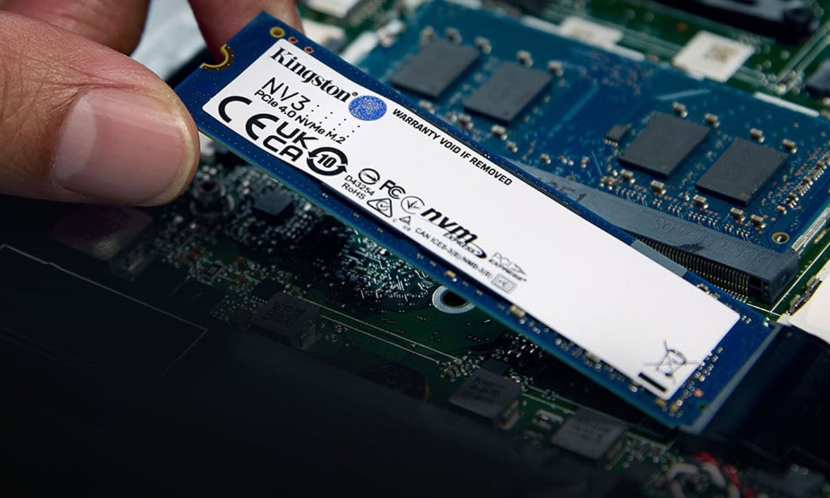 Kingston NV3 2TB NVMe PCIe 4.0 SSD voor snelle gegevensoverdracht en opslag. Ideaal voor gaming en high-performance computers.