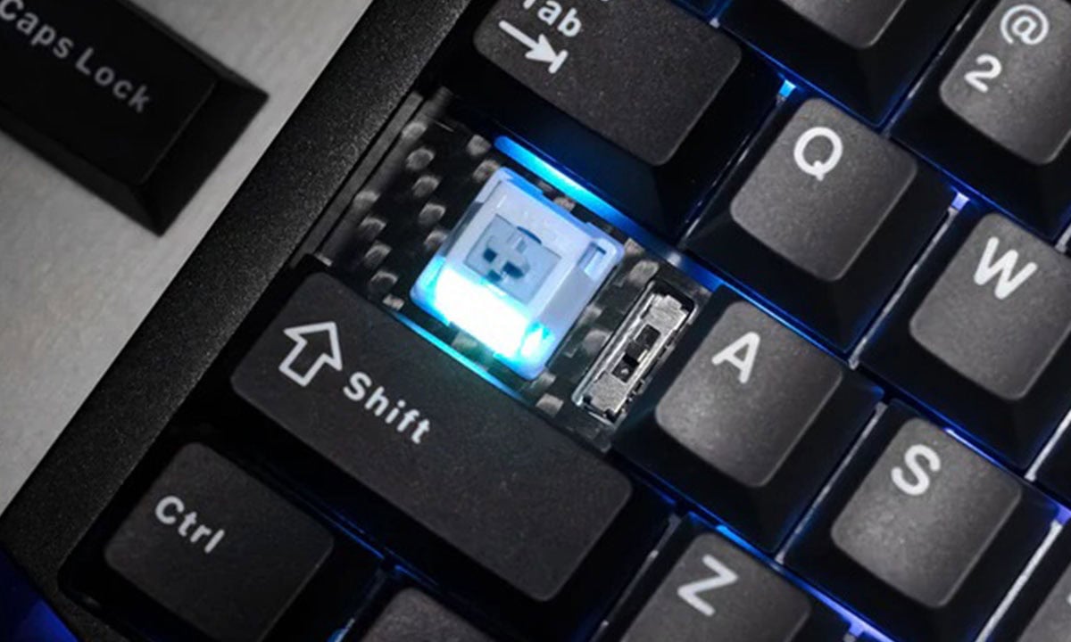 Compact AKKO Mineral 01 RGB mechanisch gaming toetsenbord met Stellar Rose Switch, draadloos en hot-swappable, ideaal voor gamers en professionele gebruikers.