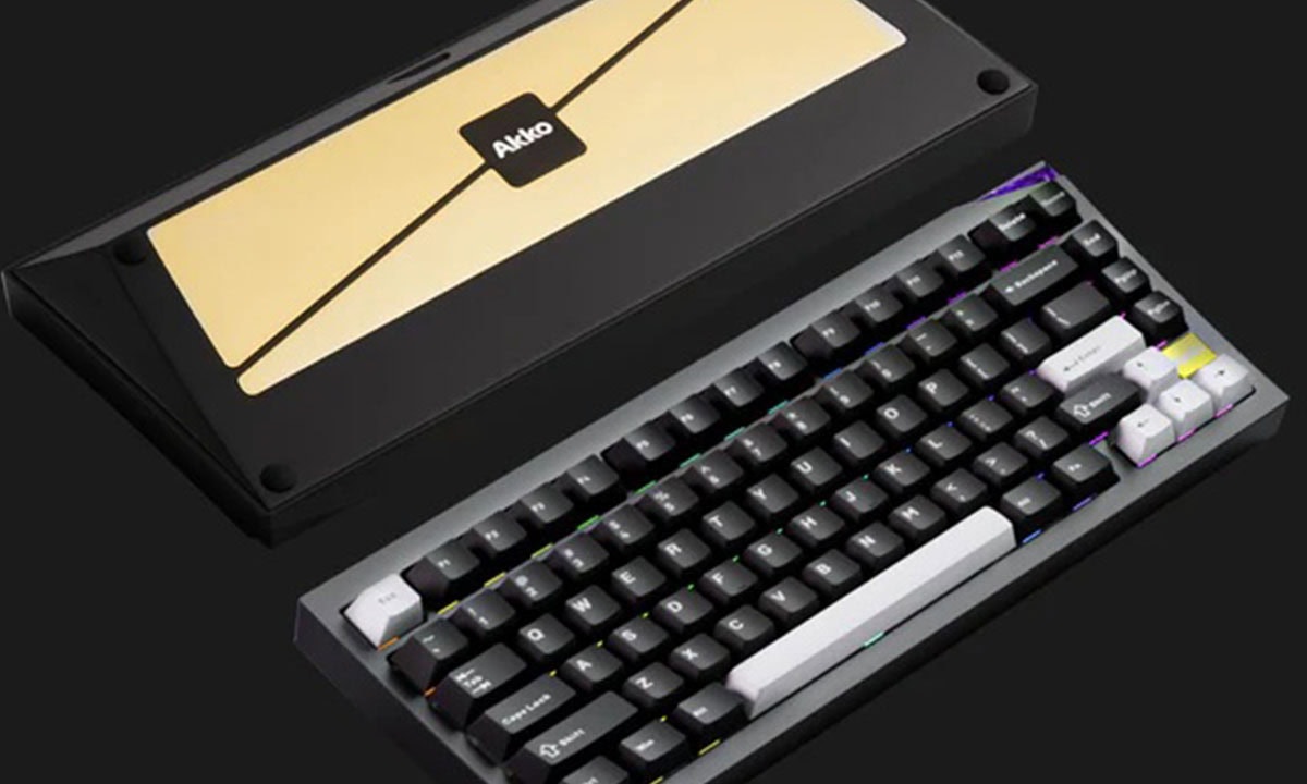 Compact draadloos mechanisch gaming toetsenbord met Stellar Rose Switch en RGB-verlichting, perfect voor gamers en computerliefhebbers.