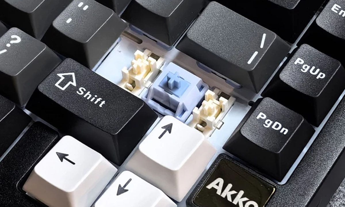Akko Mineral 01 gaming toetsenbord met Stellar Rose switches, RGB-verlichting en draadloze connectie, perfect voor gamers en professionele gebruikers.