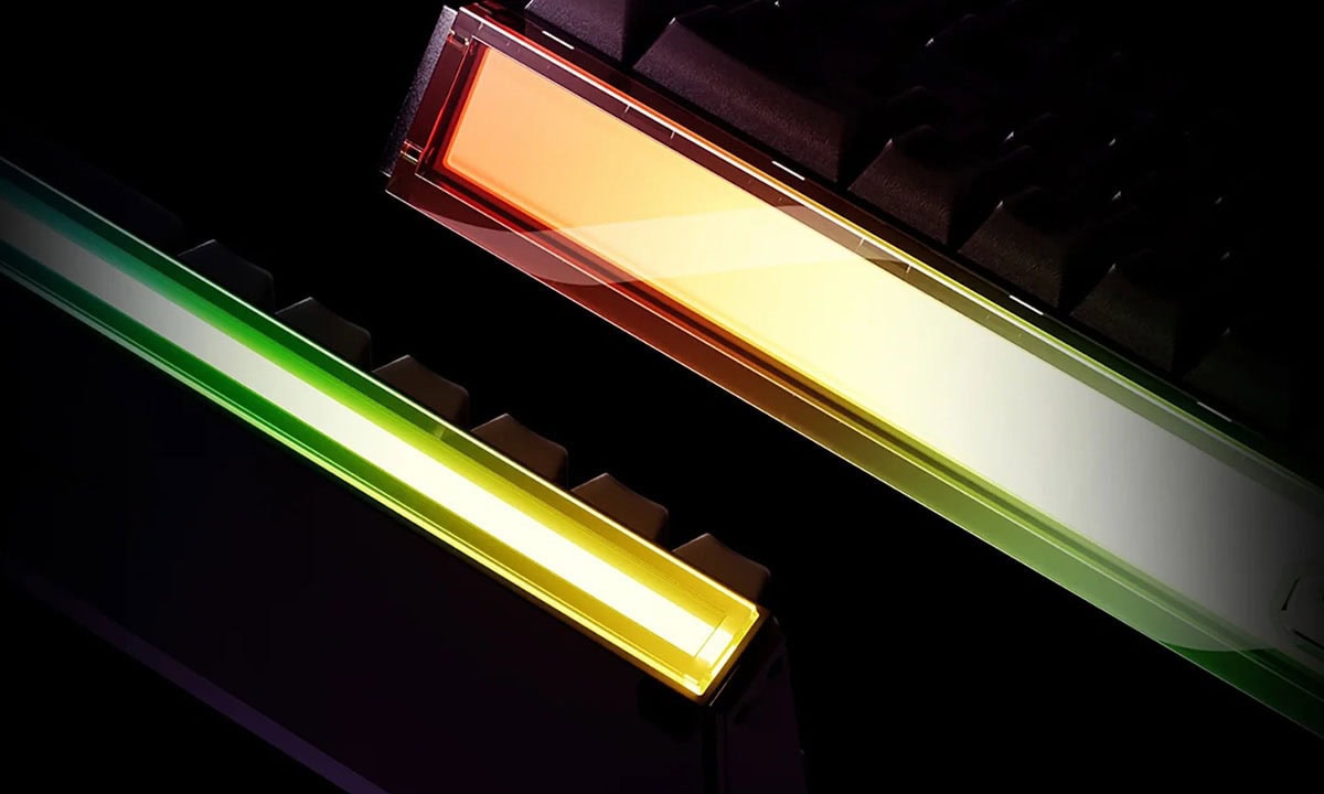 Close-up van het Akko Ray68 HE Blue White draadloze gaming toetsenbord met kleurrijke ARGB-verlichting en magnetische switches, ideaal voor gaming en professionele gebruik.
