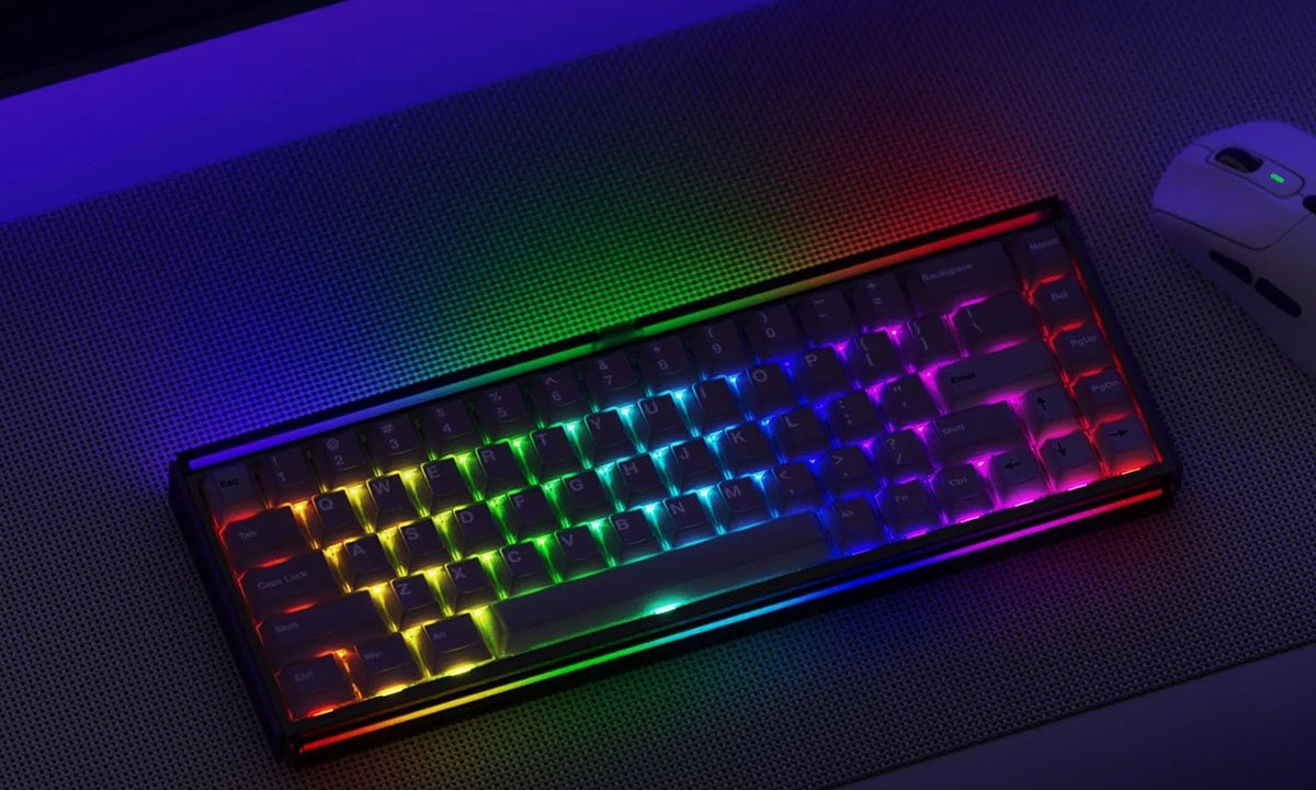 Compact draadloos gaming toetsenbord met RGB-verlichting, 65%, Hall Effect switches, magnetische switches, ARGB-lichteffecten en 8K Hz polling rate voor optimale gamingprestaties.