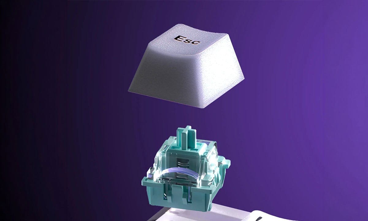 Close-up van de Akko Ray68 HE Blue White draadloze gamingtoetsenbord met mechanische switches, ARGB-verlichting en Hall Effect-technologie voor optimale prestaties.