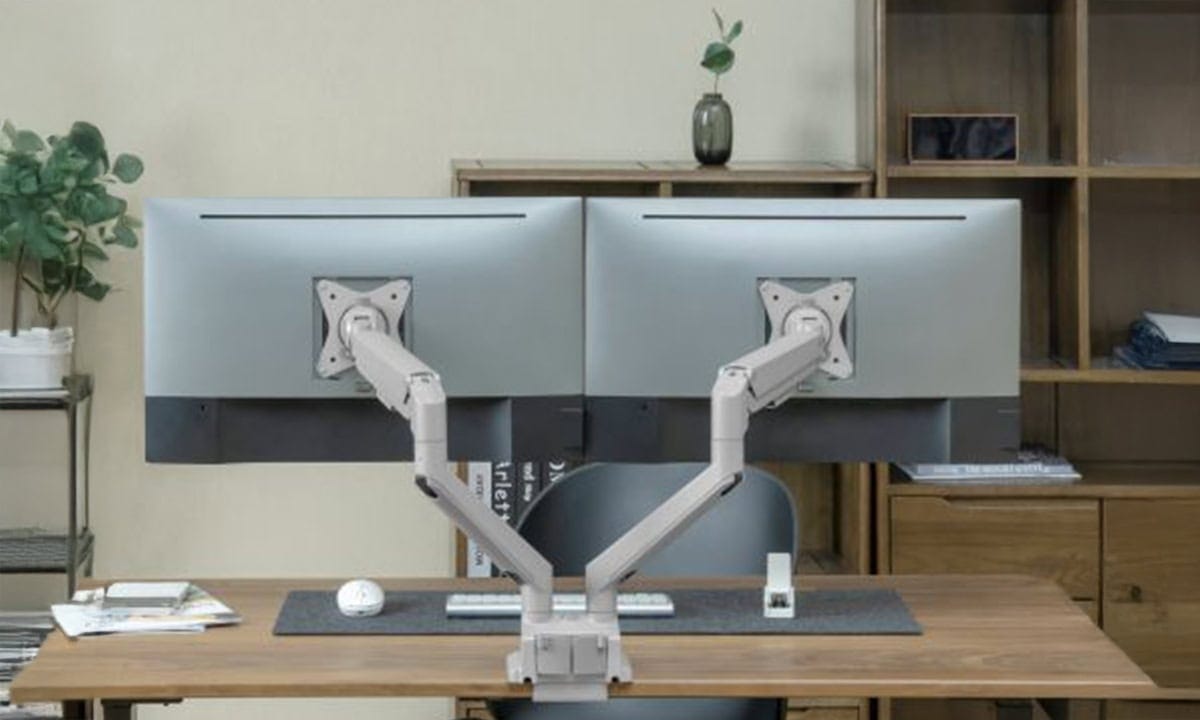 Dubbele monitorarm met gasveer in grijze kleur, geschikt voor 17-32 inch schermen, ideaal voor kantoor- en gaming setups.