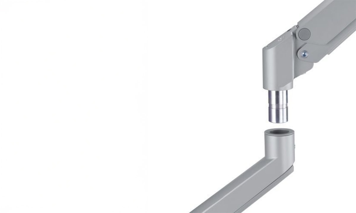 Grijze Brateck dubbele monitorarm met gasveer voor 17-32 inch schermen, geschikt voor ergonomisch werken en optimale schermpositie.