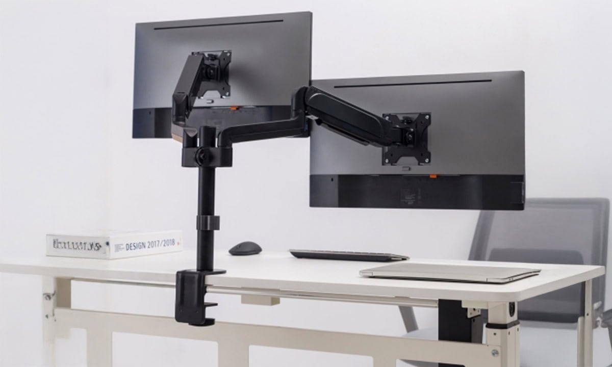 Dubbele verstelbare monitorarm voor 17-32 inch schermen met gasveer, compatibel met Brateck LDT48-C024, ideaal voor ergonomisch werken en optimale schermpositie.