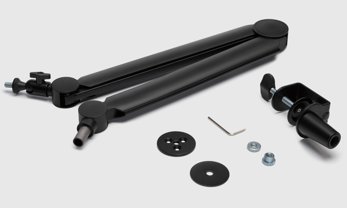 Professionele Brateck microfoonarm MDS13-1 voor optimale audio-opnames en streaming, inclusief bevestigingsmateriaal en verstelbare arm voor een flexibele werkplek.