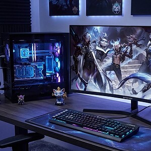 Gaming monitor met 32 inch scherm, 180Hz verversingssnelheid en 2K QHD-resolutie.
