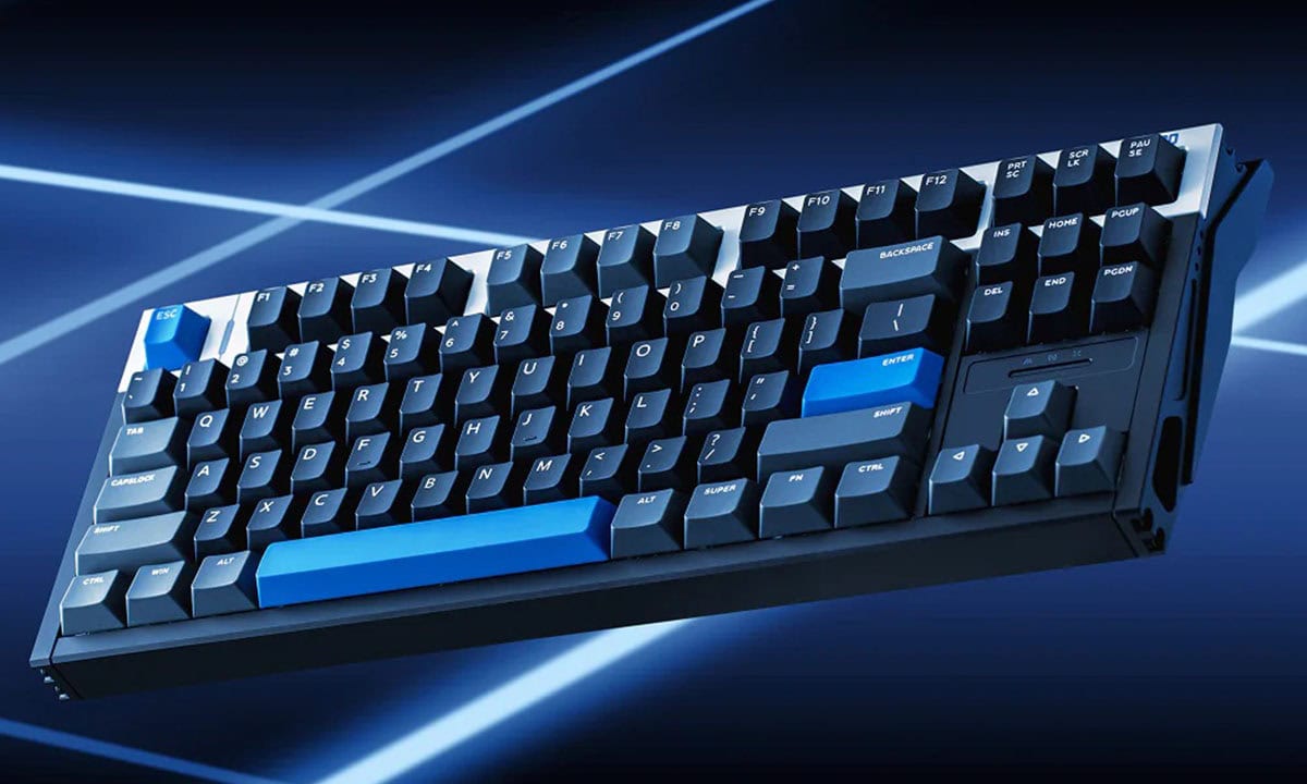 Hoogwaardig IQUNIX EZ80 mechanisch gaming toetsenbord met RGB-verlichting, magnetische Jade Pro switches, hall effect, 8K Hz hotswap, geschikt voor gamers en tech-liefhebbers.