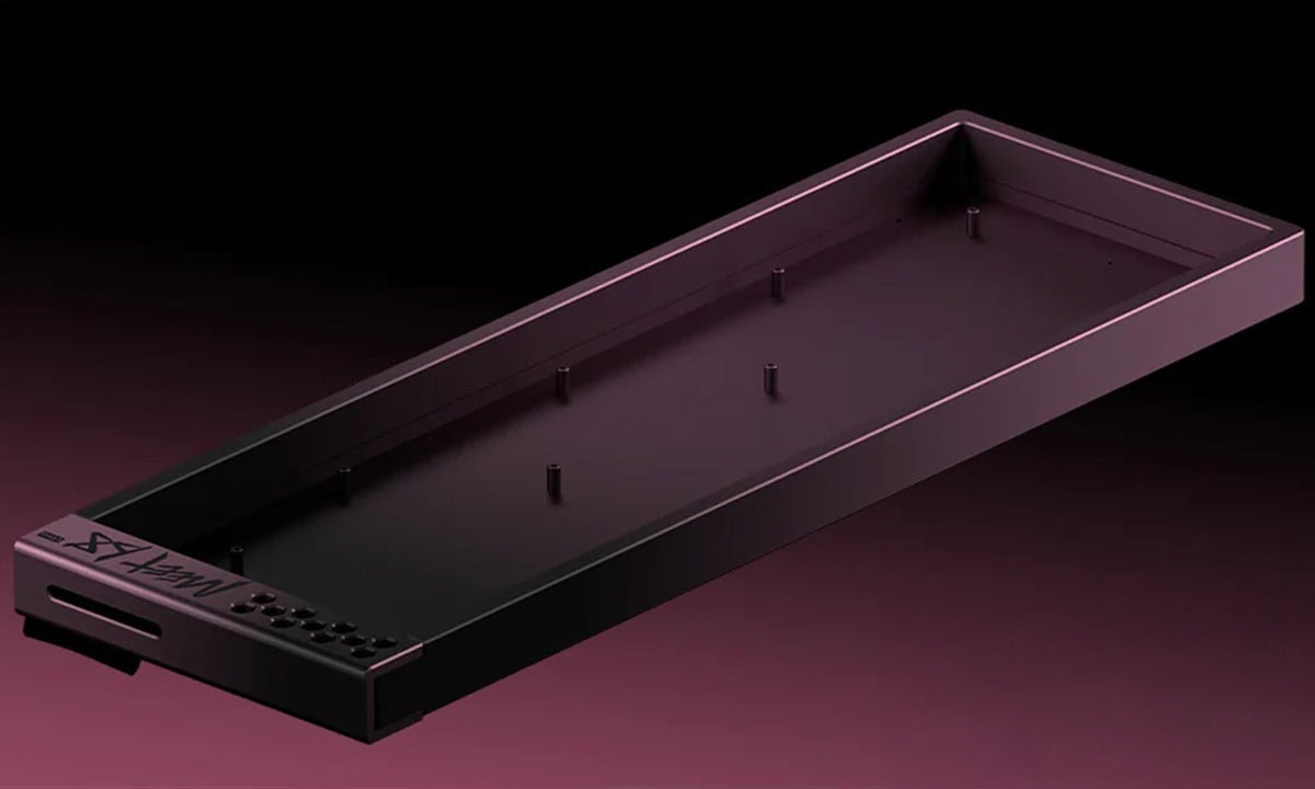 Virtueel beeld van de IQUNIX Meet68 Ultra Jewel Blue mechanisch gaming toetsenbord zonder keycaps, met RGB-verlichting en magnetische switches voor optimale gaming prestaties.