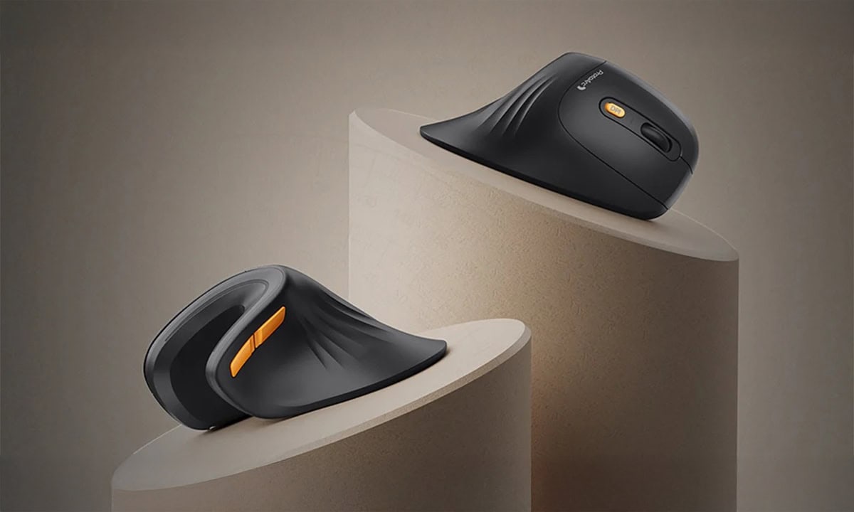 Draadloze ProtoArc EM11 verticale muis in wit en goud, ergonomisch ontwerp voor comfortabel gebruik, ideaal voor gamers en professionals die lange uren werken.