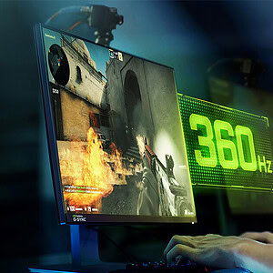 Professionele gamer met headset en NVIDIA logo, genietend van snelle gameplay op een 360Hz monitor voor optimale prestaties.