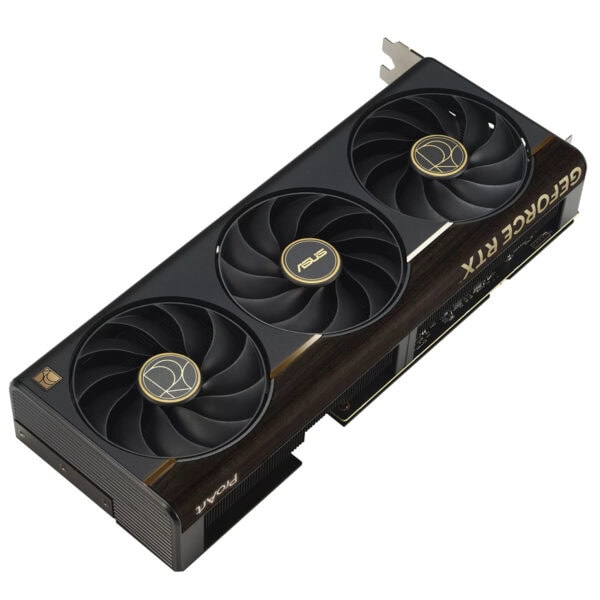 ASUS ProArt GeForce RTX 5080 grafische kaart met drie ventilatoren en gouden details, geschikt voor high-end gaming en professionele grafische toepassingen.