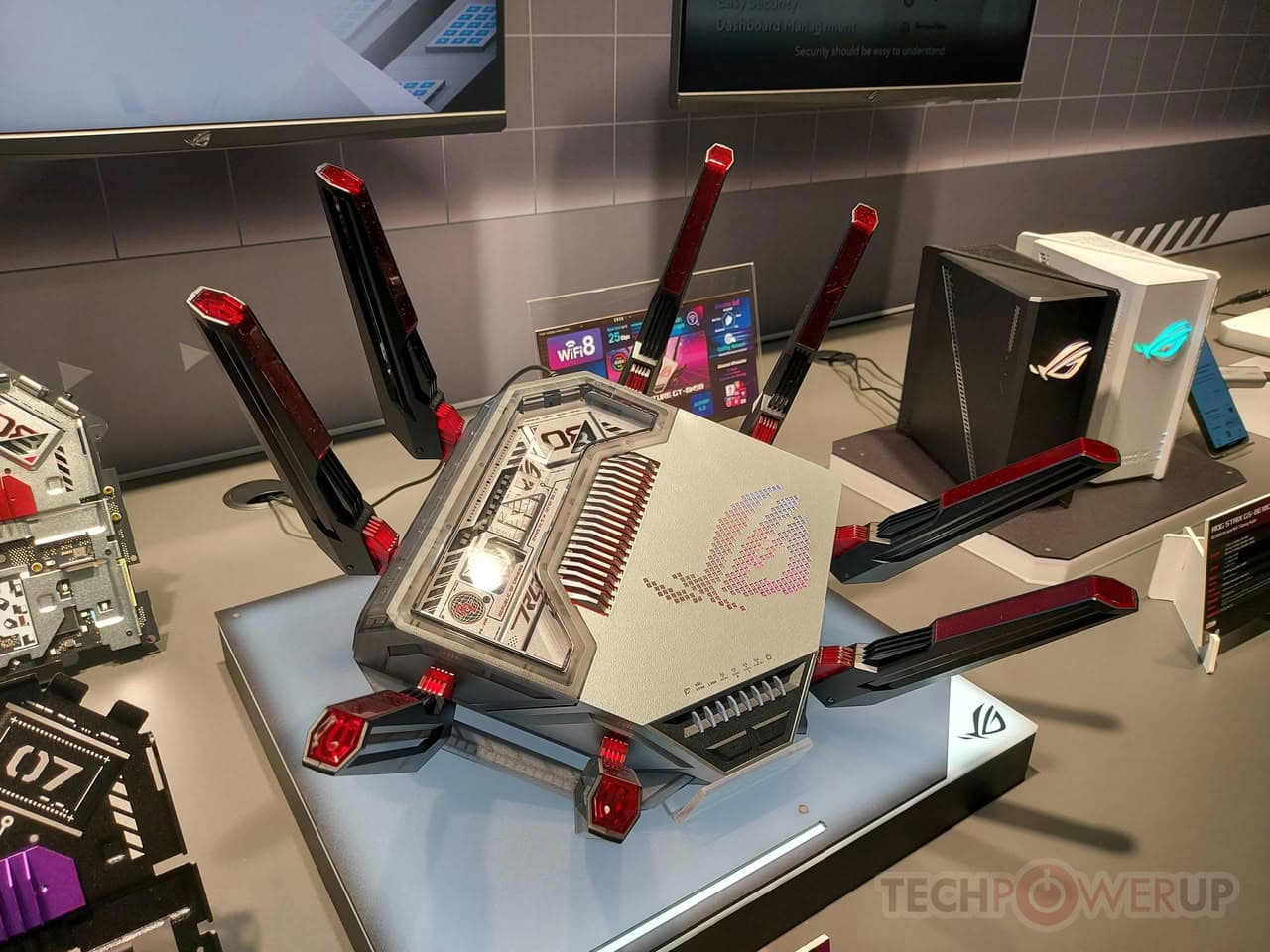 Gamingrouter met meerdere antennes en ROG branding, ontworpen voor high-performance gaming en Wi-Fi 8 technologie.
